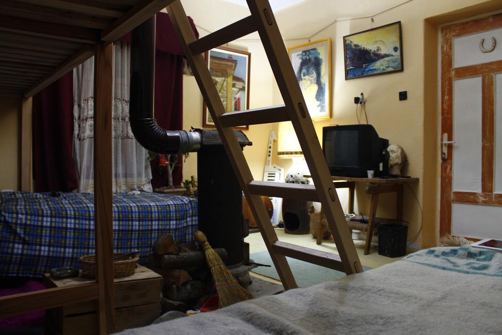 At Home Hostel Korce Buitenkant foto