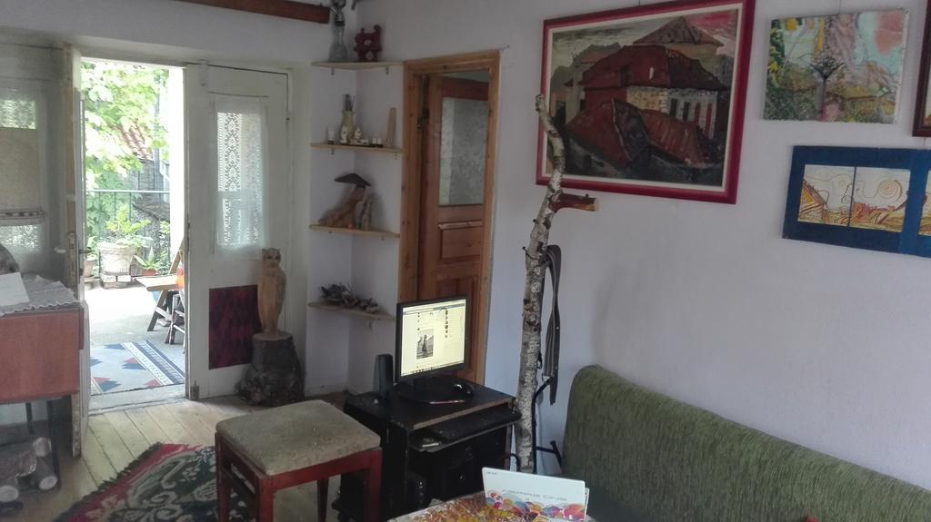 At Home Hostel Korce Buitenkant foto