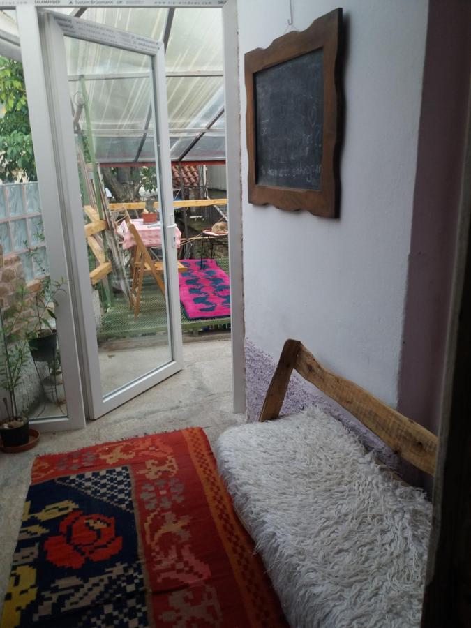 At Home Hostel Korce Buitenkant foto
