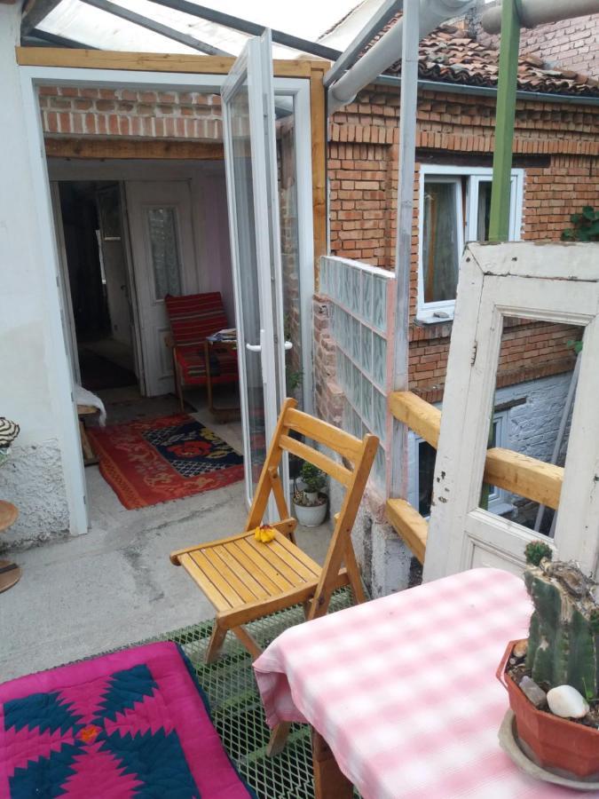 At Home Hostel Korce Buitenkant foto